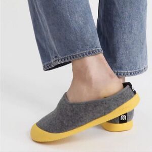 WOMEN’S SIZE 8/MEN’S SIZE 6.5 MAHABIS CLASSIC WOOL SLIPPERS W/REMOVABLE BOTTOMS